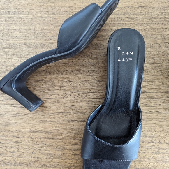 SIZE 7 SHOES - A NEW DAY AND EXPRESS - Picture 6 of 11